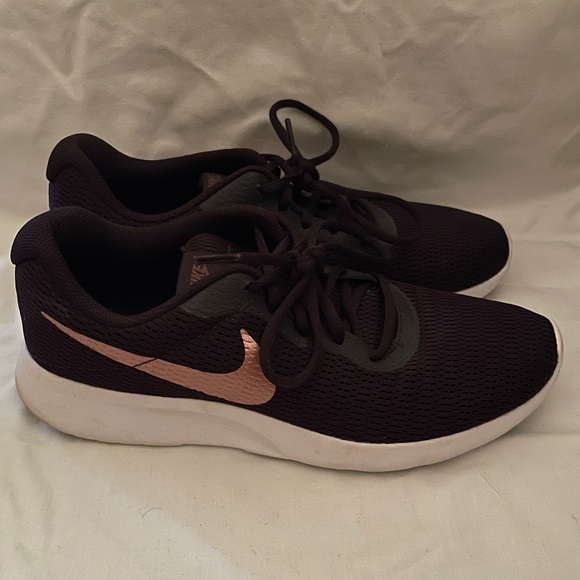 Nike - Picture 2 of 2